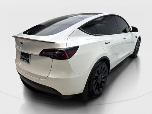 Pearl White Multi-Coat 2023 Tesla Model Y Performance Dual Motor All-Wheel Drive