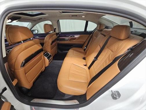 2021 BMW 750 i xDrive