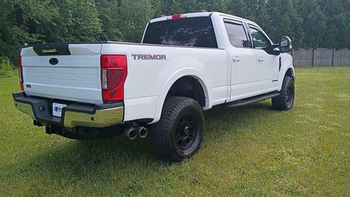 Oxford White 2022 Ford F-250 Lariat