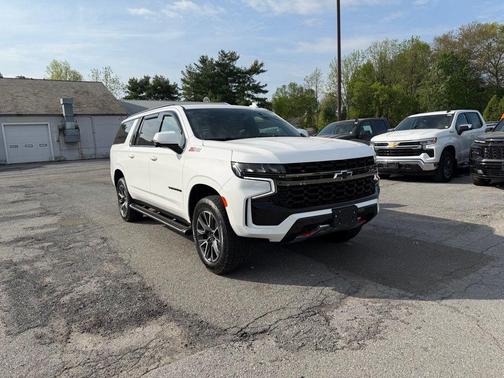 Summit White 2021 Chevrolet Suburban 4WD Z71