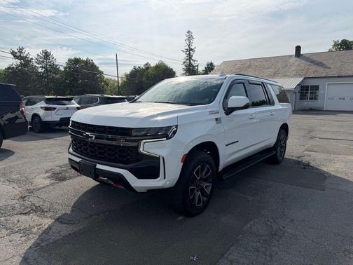 Summit White 2021 Chevrolet Suburban 4WD Z71