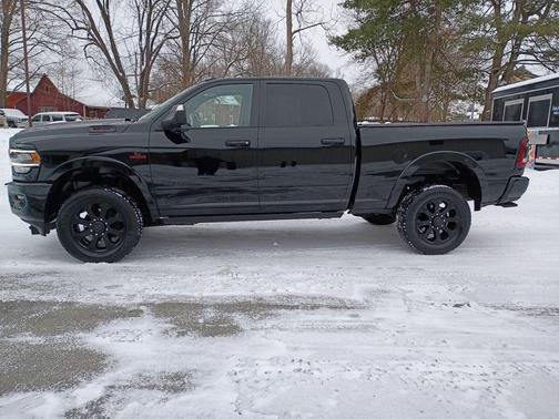 2020 RAM 2500 Laramie Crew Cab 4x4 6'4' Box