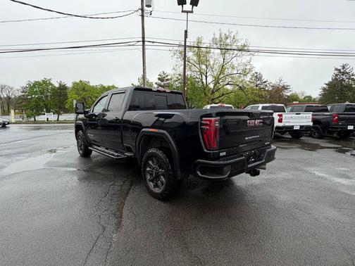 Onyx Black 2024 GMC Sierra 2500 AT4