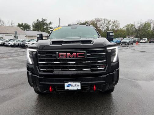 Onyx Black 2024 GMC Sierra 2500 AT4