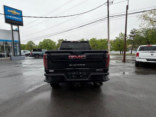 Onyx Black 2024 GMC Sierra 2500 AT4