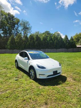 Pearl White Multi-Coat 2023 Tesla Model Y Long Range Dual Motor All-Wheel Drive
