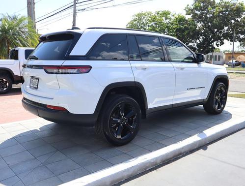 Bright White Clearcoat 2024 Jeep Grand Cherokee Altitude