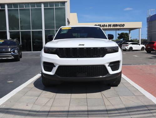 Bright White Clearcoat 2024 Jeep Grand Cherokee Altitude