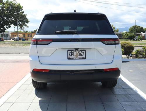 Bright White Clearcoat 2024 Jeep Grand Cherokee Altitude
