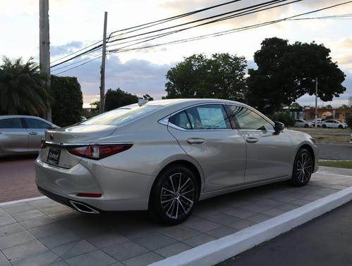 Moonbeam 2025 Lexus ES 350 Base