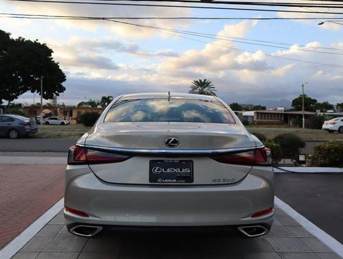 Moonbeam 2025 Lexus ES 350 Base