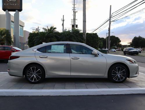 Moonbeam 2025 Lexus ES 350 Base