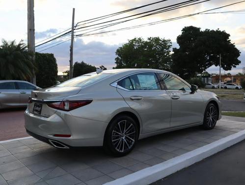 Moon 2025 Lexus ES 350 350
