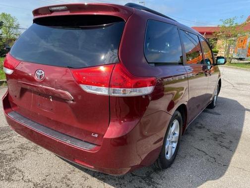 2012 Toyota Sienna LE