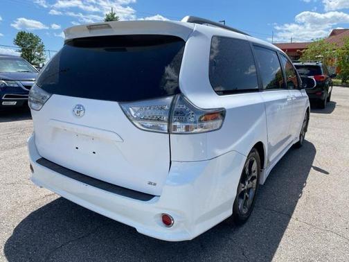 2011 Toyota Sienna SE