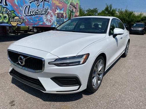 2020 Volvo S60 T5 Momentum