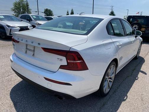 2020 Volvo S60 T5 Momentum