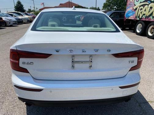 2020 Volvo S60 T5 Momentum