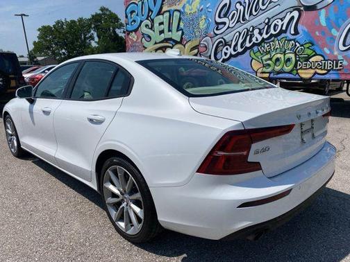 2020 Volvo S60 T5 Momentum