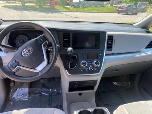 2015 Toyota Sienna LE