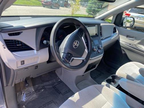 2015 Toyota Sienna LE