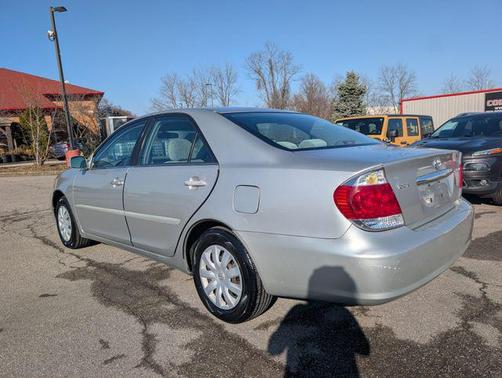 2005 Toyota Camry LE