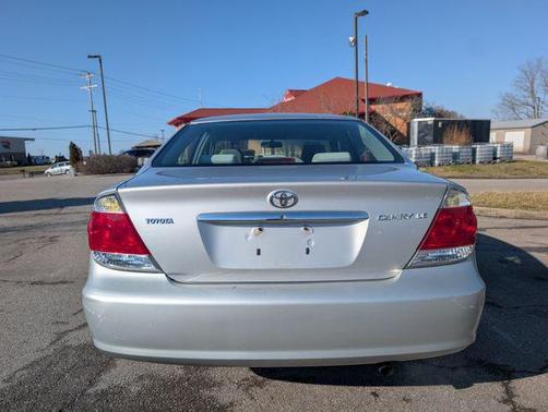 2005 Toyota Camry LE