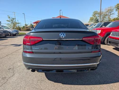 2016 Volkswagen Passat 1.8T R-Line
