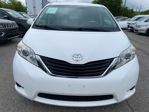 2011 Toyota Sienna LE
