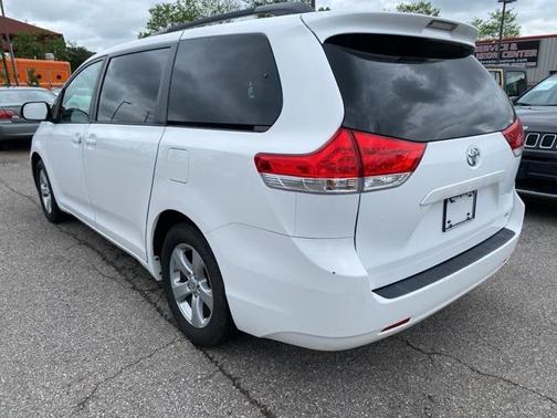 2011 Toyota Sienna LE