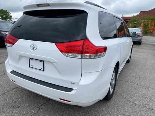 2011 Toyota Sienna LE