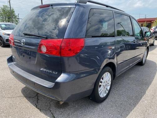 2010 Toyota Sienna XLE