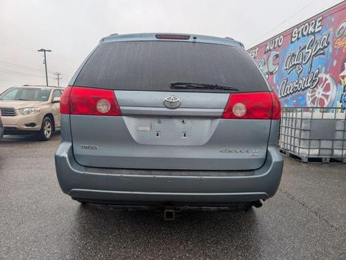 2009 Toyota Sienna LE