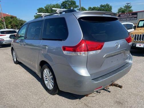 2011 Toyota Sienna XLE