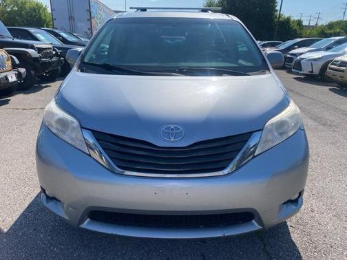 2011 Toyota Sienna XLE