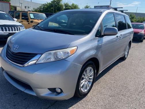 2011 Toyota Sienna XLE