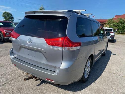 2011 Toyota Sienna XLE