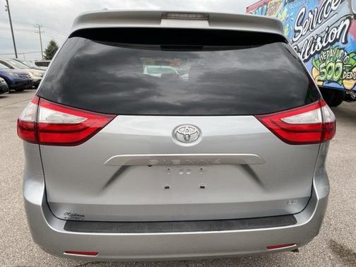 2016 Toyota Sienna LE