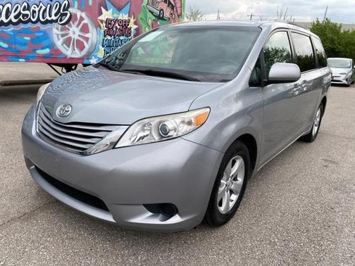 2016 Toyota Sienna LE