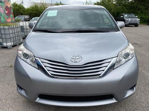 2016 Toyota Sienna LE