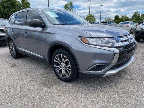 Mercury Gray Metallic 2018 Mitsubishi Outlander ES