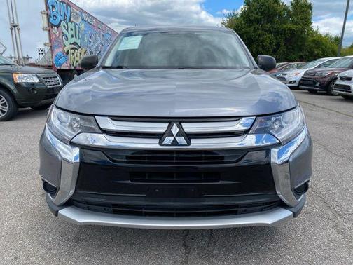 Mercury Gray Metallic 2018 Mitsubishi Outlander ES