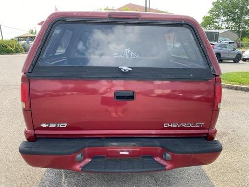 2004 Chevrolet S-10 Base