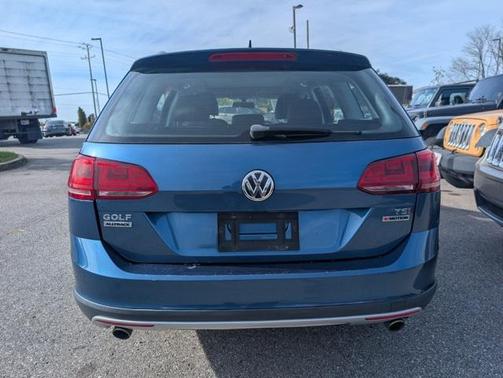 2017 Volkswagen Golf Alltrack TSI S