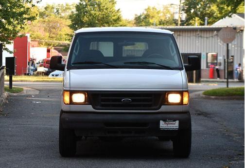 2004 Ford E350 Super Duty Base