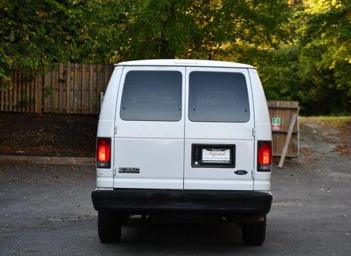 2004 Ford E350 Super Duty Base