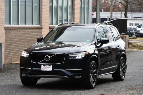2017 Volvo XC90 T6 Momentum