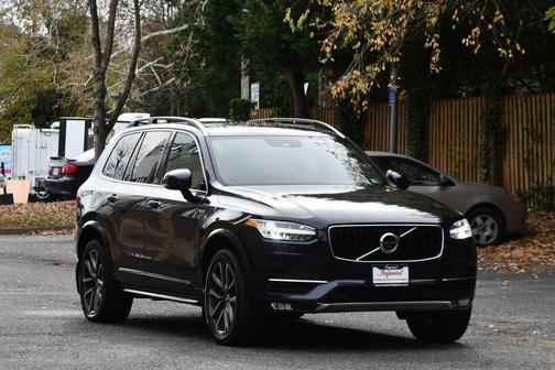2017 Volvo XC90 T6 Momentum