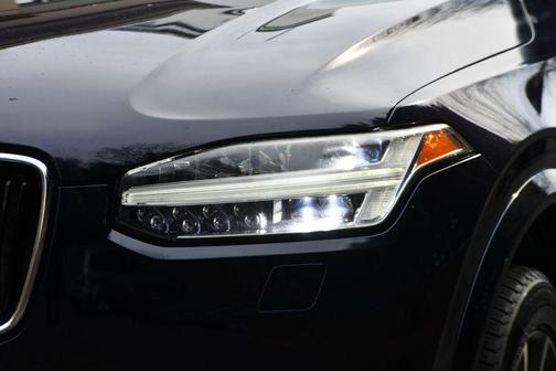 2017 Volvo XC90 T6 Momentum