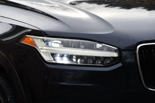 2017 Volvo XC90 T6 Momentum
